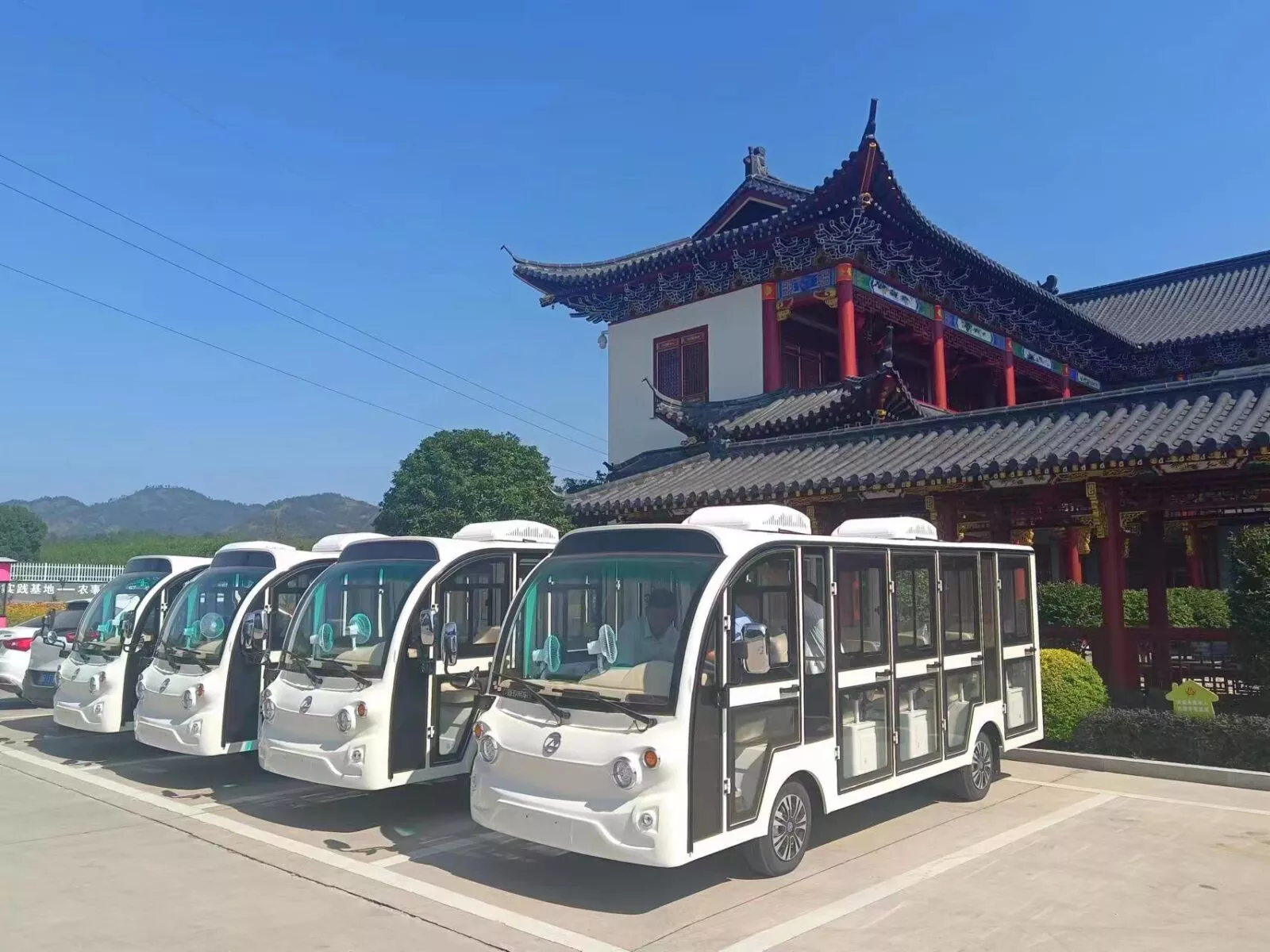 Traveling around is endless! Enclosed sightseeing cars take you to explore a new realm of tourism 17 封闭14座